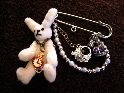 Rabbitbrooch.jpg